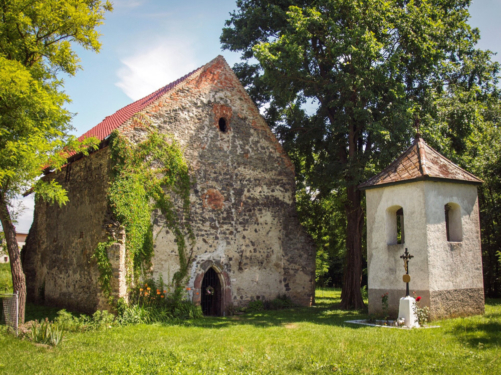 P7118987 Bodrogszög 14. századi templom