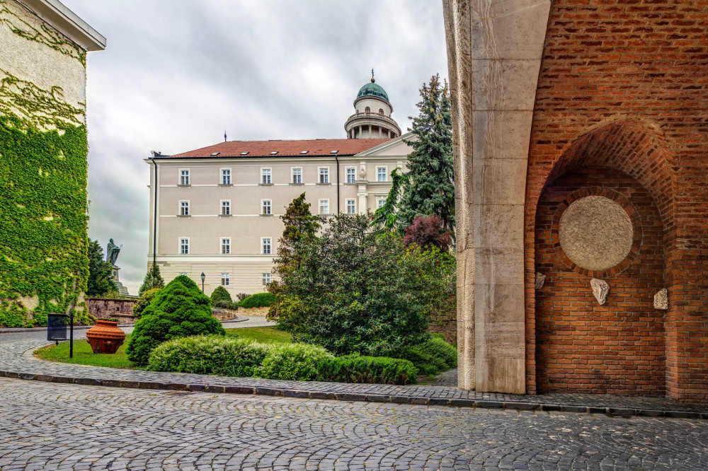 Pannonhalma-udvar-2-FOTO-Gulyas-Attila