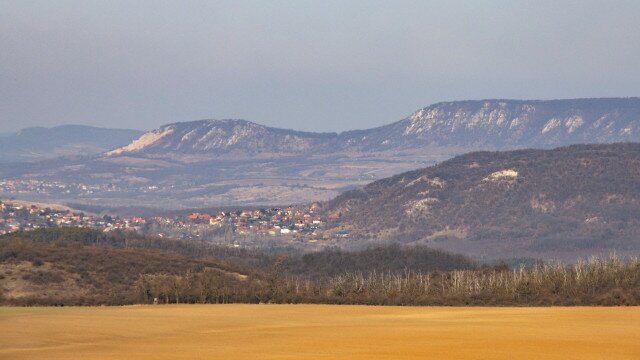 Panorámás sárga úton a Budai-hegység és a Gerecse peremén