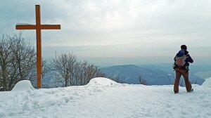 Potyautasokkal a hóban a pilisi tájon