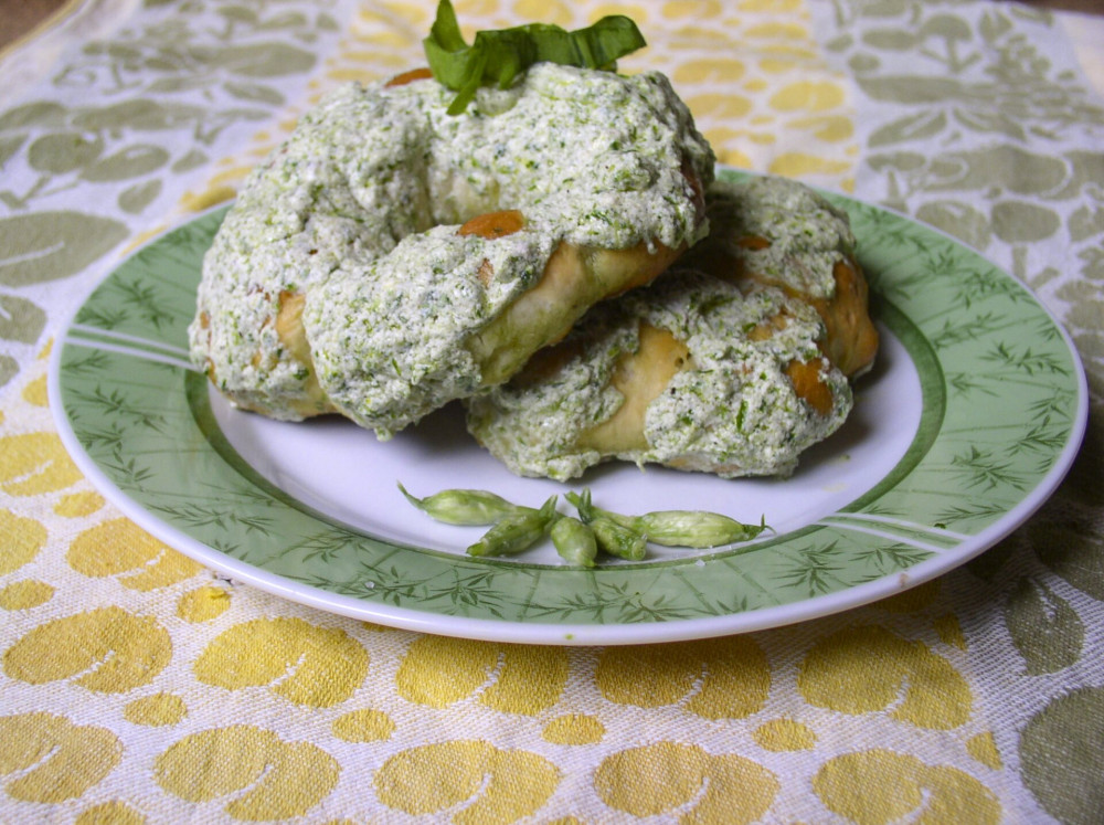 RECEPT medvehagymás tejfölös kalács