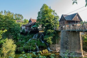 Rejtett gyöngyszem a Plitvicei-tavak árnyékában: Rastoke, a vízimalmok birodalma