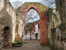 Rejtőző kincs a Balaton-felvidéken: a salföldi pálos kolostorrom