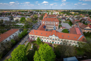 Séta Arany János városában, az Alföld zöld oázisában