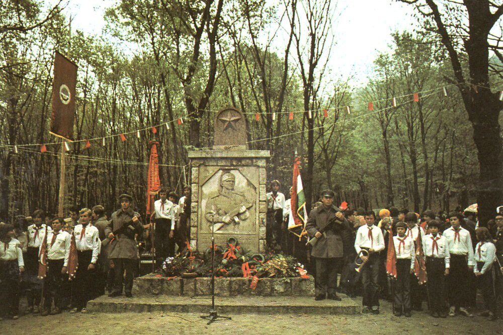 Szovjet emlékmű avatása