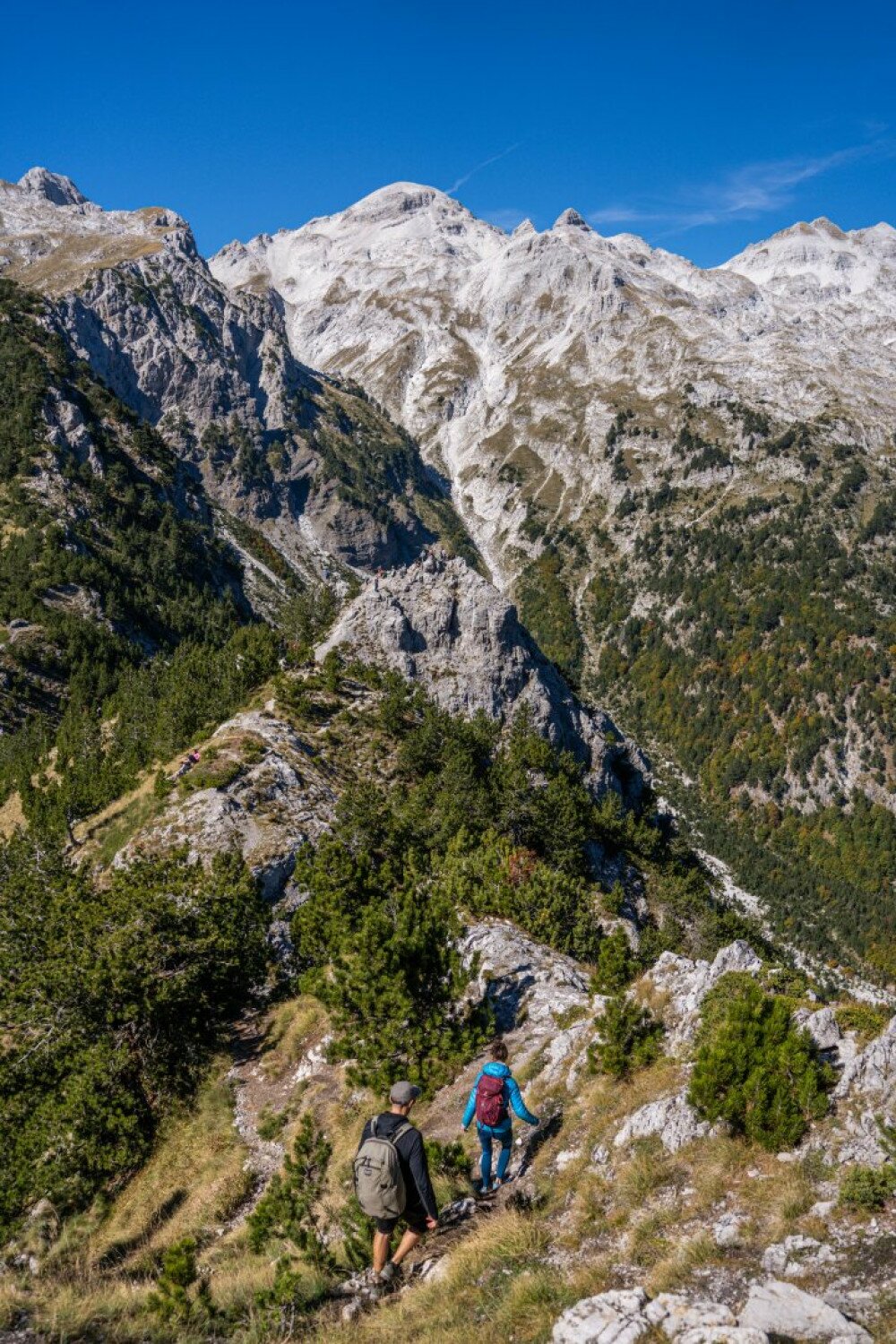 Természetjárók a Valbona-hágón