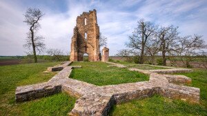 Titokzatos fehér árnyak a zeleméri templomromnál