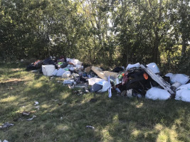 Több platónyi szemét került ki az újszászi Natura 2000 védett területre