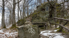 Tudtad, hol van hazánkban a turisták és hegymászók védőszentjét ábrázoló egyetlen dombormű?