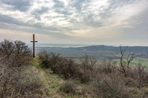 Velencei hegyek piros útján, avagy a gránittájtól a tópartig