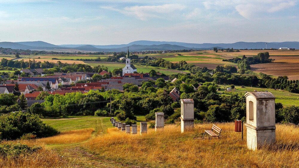 Veszprémfajsz kálvária kilátó  (dombtető kilátóval)