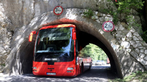 Videó: Egy turistabusz esete a lillafüredi alagúttal